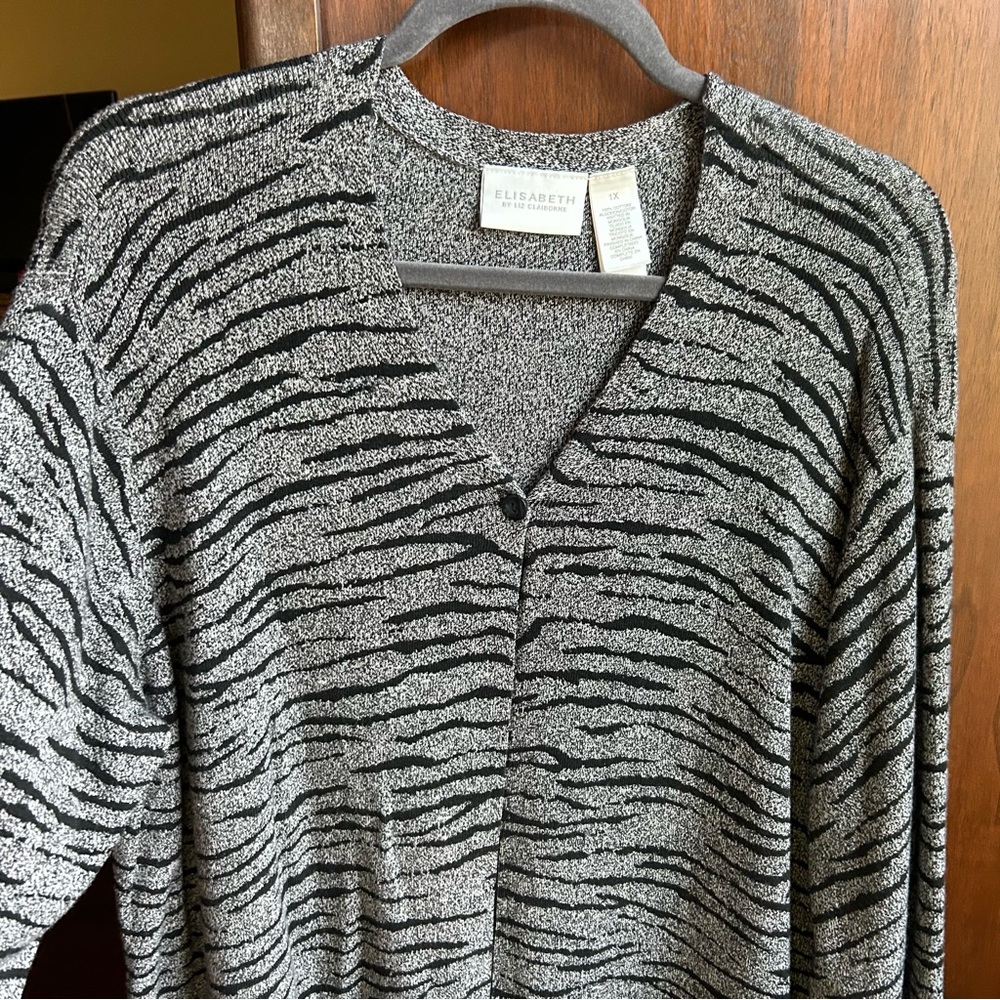 🌷🌷Liz Claiborne - one button cardigan sweater. Black zebra print Size 1X